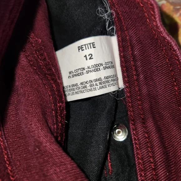 ⭐️ Gloria Vanderbilt burgundy petite jeans - Picture 6 of 7